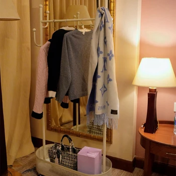Kremas stiliaus miegamojo grindų mobiliojo pakaba naktiniai drabužių kabykla naktį drabužių kabykla namo kambaryje naktiniai kailis stovas
